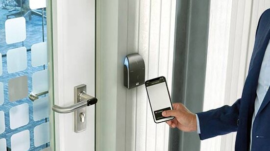 Entrar en habitatciones con el control de acceso móvil con el smartphone